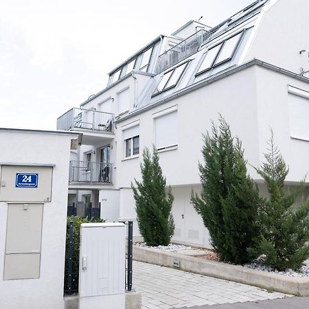 וינה Modern Apartment With Private Balcony Near City Center מראה חיצוני תמונה