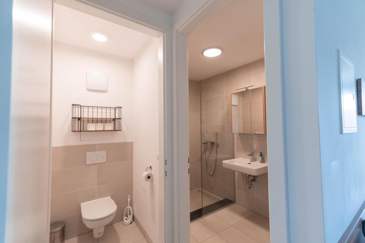 וינה Modern Apartment With Private Balcony Near City Center מראה חיצוני תמונה