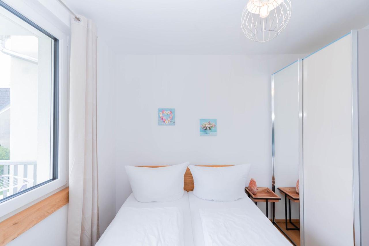 וינה Modern Apartment With Private Balcony Near City Center מראה חיצוני תמונה