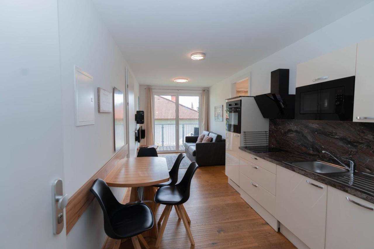 וינה Modern Apartment With Private Balcony Near City Center מראה חיצוני תמונה
