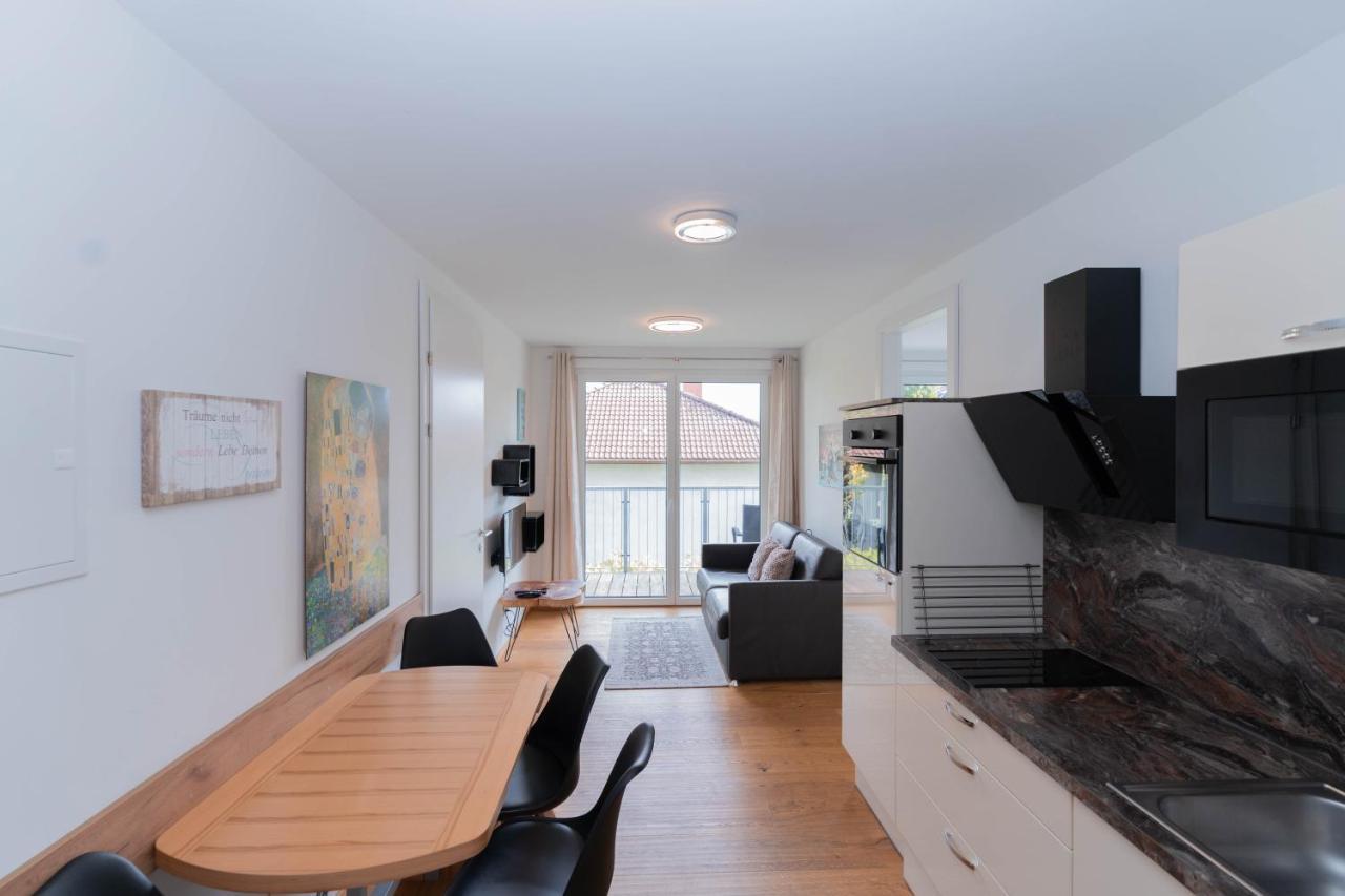 וינה Modern Apartment With Private Balcony Near City Center מראה חיצוני תמונה