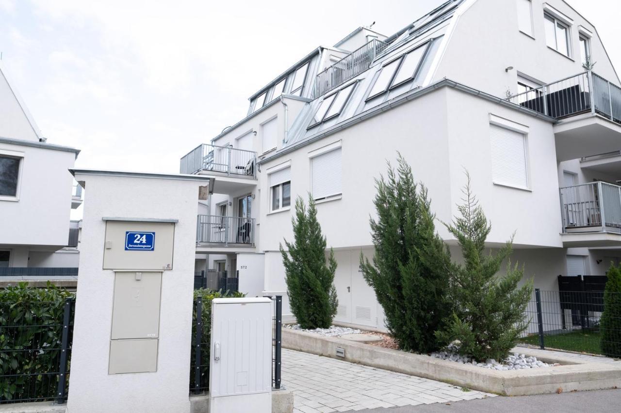 וינה Modern Apartment With Private Balcony Near City Center מראה חיצוני תמונה